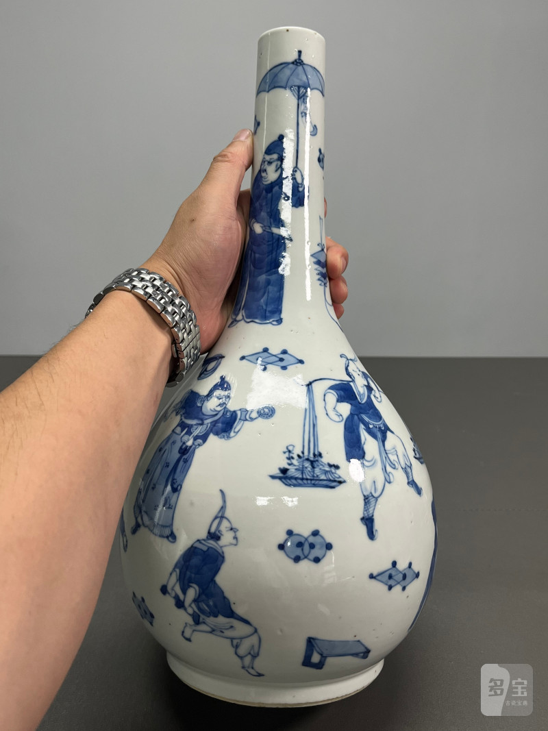 清晚期  青花市井人物故事图胆瓶（一对） - 图12